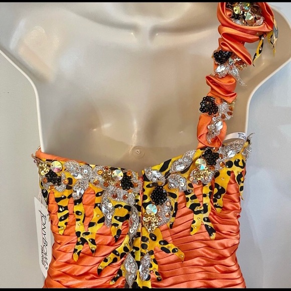 Tony Bowls Formal Dress - Picture 3 of 5